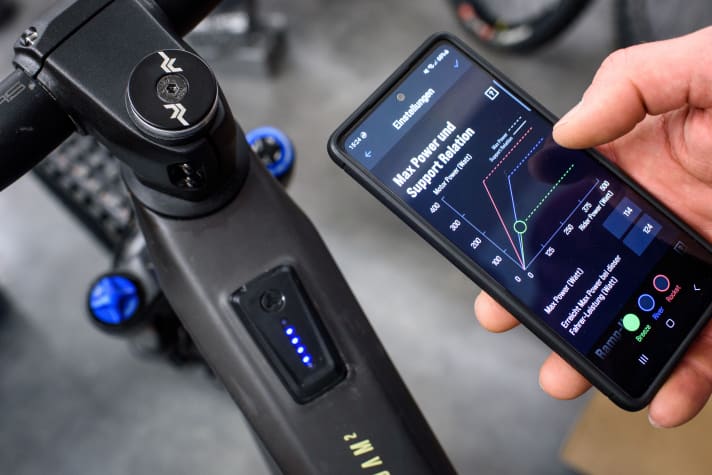 Die Unterstützungsstufen und deren Feineinstellung gewinnen an Light-E-Bikes mit kleinem Akku an Bedeutung. Nur wer sparsam unterwegs ist, kann weite Touren fahren.