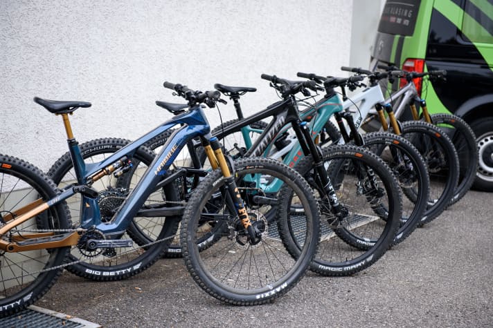 In der Praxis und im Labor konnten wir den neuen Ride-60-Antrieb von Fazua schon ausführlich mit den wichtigsten Konkurrenten vergleichen. Den kompletten Test der spannendsten Motoren für Light E-MTBs finden in EMTB 5/22 - oder als Einzeltests auf unserer Website.