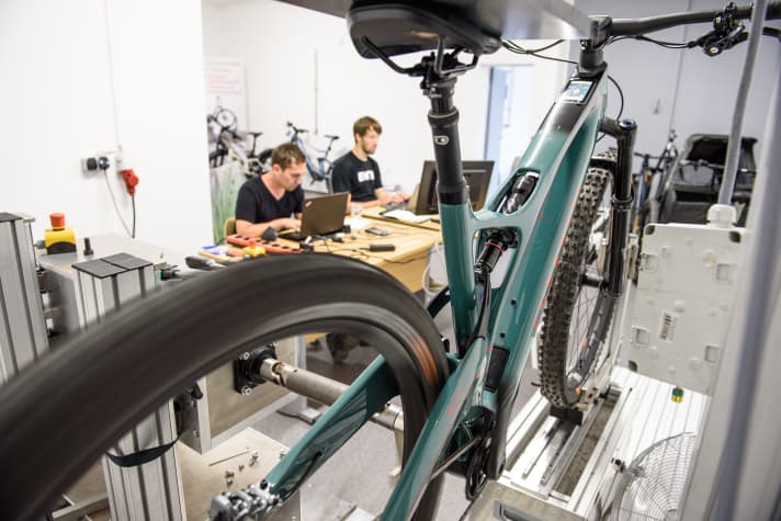 The Forestal Siryon on the roller test bench in the PT Labs test laboratory.