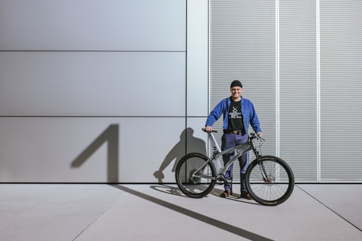 Sub-8-kilo ultralight hardtail made of aircraft aluminium: The construction of riveted aluminium sheets enabled Thomas to achieve an extremely light and stable design.