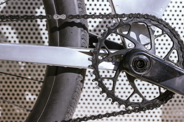 Thomas liebt ausgiebige Kilometer-Orgien mit straffer Kette: Für maximalen Speed hat er ein riesiges, 40er Kettenblatt montiert.