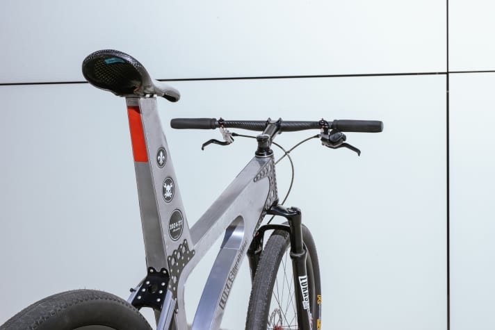 Clear edges, smooth surfaces: The frame of Thomas' custom mountain bike is unique.
