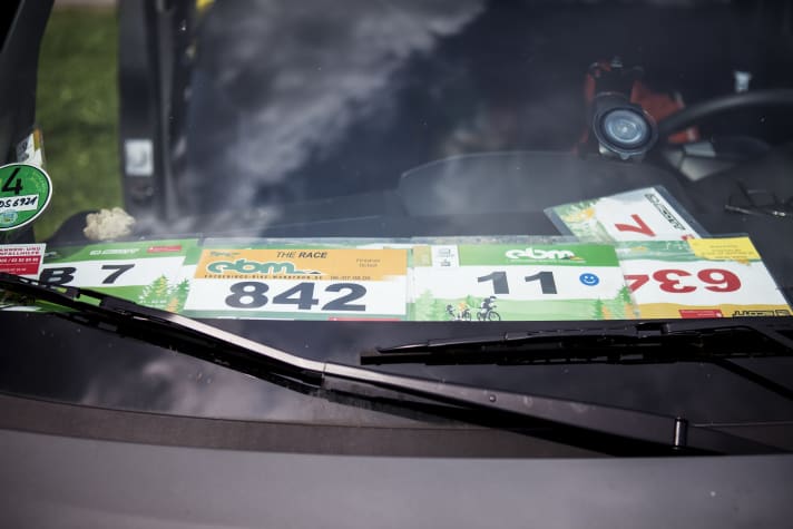 Der Erzgebirgs Bike Marathon ist Kult Für viele Teilnehmer ist das Rennen das Jahres-Highlight. Wer einmal mitgefahren ist, steht immer wieder am Start, wie auch diese Startnummer-Galerie zeigt.