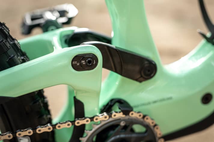 The flip chip allows the Unplugged to be ridden in high or low. A second chip also allows you to ride a 29-inch or 27.5-inch rear wheel.