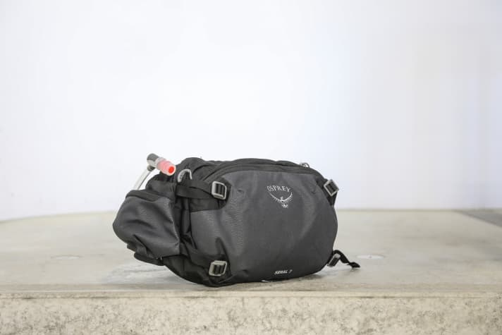 Maximum volume combined with high carrying comfort: the test-winning hip bag from Osprey makes bikers happy.