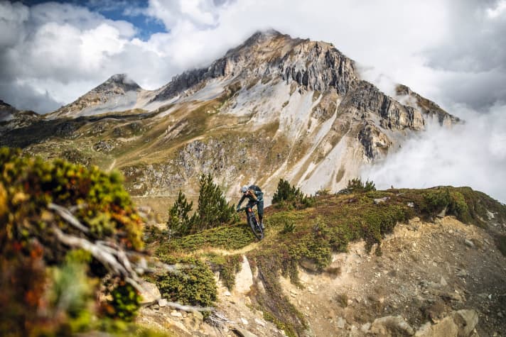 Supertrail no. 87: Portail de Fully, Valais/Switzerland. The Grand Chavalard granite block (2899 m) has a porous summit made of dolomite rock. The tour along its steep flanks is probably one of the most adventurous high mountain experiences you can undertake as a mountain biker - provided you have a head for heights.