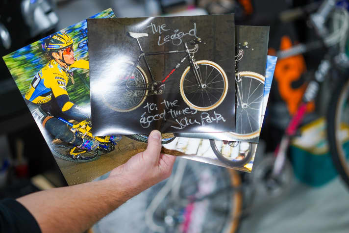  The Legend! Yeti founder John Parker personally signed the photo of Stefan's C-26 at a meeting on the sidelines of the Sea Otter Cup. | Henri Lesewitz