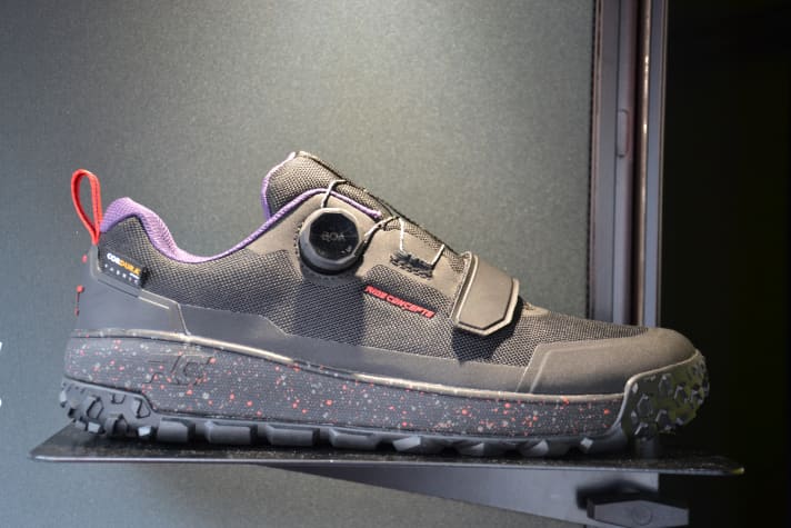 BOA präsentiert auf dem BIKE Festival Leogang zum einen die Ride Concept D30 MTB-Schuhe - mit fancy Gummimischung und frisch für die Saison...