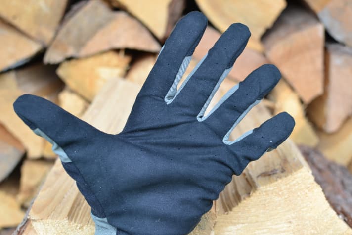A lot of fabric that creases - on long tours where a firm grip is required, this can lead to blisters.