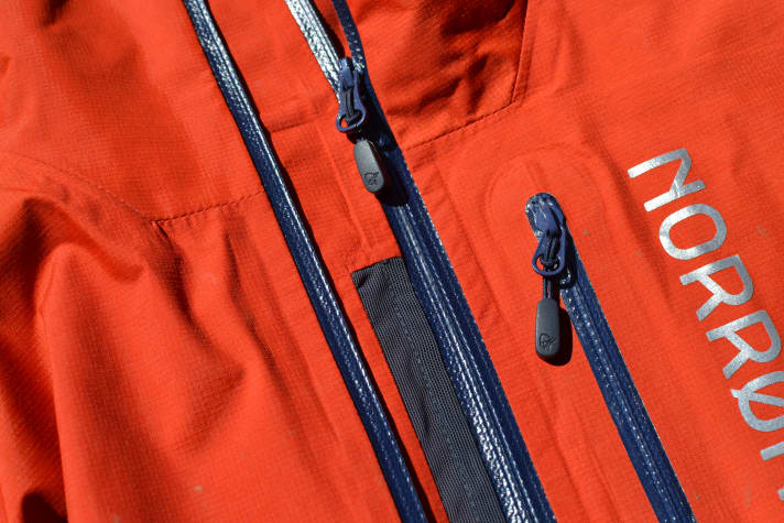 The normal front zip on the far left and the second row with mesh ventilation in the centre. The waterproof Napoleon pocket is on the far right.
