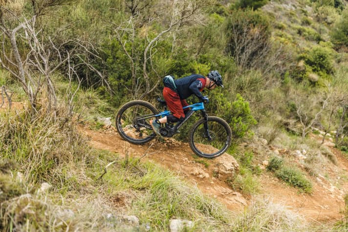 This creates tension in front of the edge of the step.