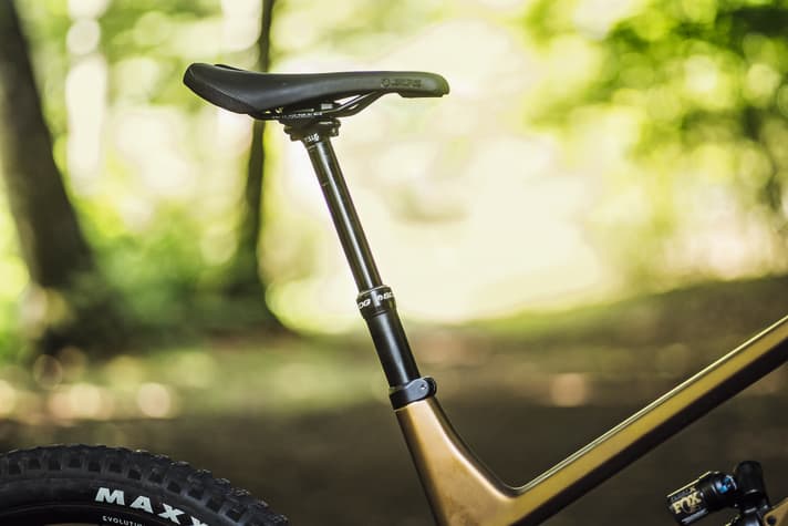 Due to the long, curved seat tube, the saddle cannot be lowered quite as far.