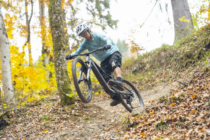 Verspieltes Handling auf dem Trail? Ja, das Jam² SL versprüht definitiv den Duft, der Light-E-MTBs so spannend macht. Natürliches Handling statt Panzer-Feeling.