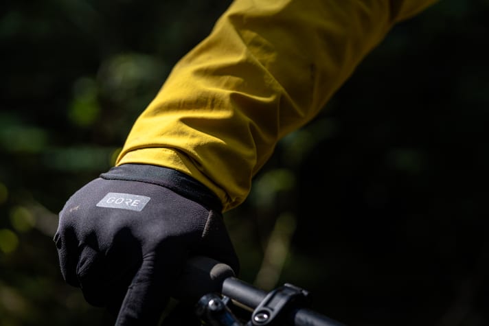 Um die Herbst-Kollektion abzurunden, bietet Gore auch MTB-Handschuhe an.
