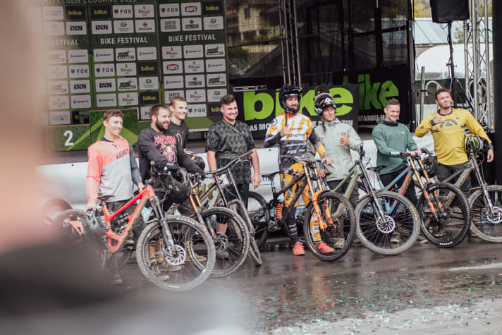 Ganz ohne Action geht`s aber auch bei Andi Kolb nicht. Er zeigt im Workshop seine ganz persönliche Line auf der Worldcup Downhill-Strecke in Leogang.