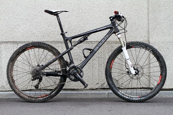 26 inches, triple cranks, old-school geometry: bikes like this Radon Skeen from 2012 were already covered in the dust of time. Thanks to the current kids' boom, at least the models with small frames in XS and S are selling quite well.