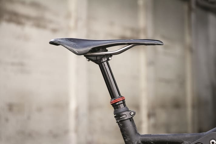 Teleskopstützen, wie die in Deutschland hergestellte Vecnum Nivo, bestehen aus einer Vielzahl an Kleinteilen.