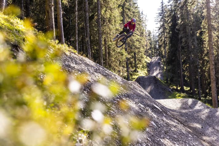 Lukas Schäfer gibt Tipps, wie man den  Hot Shots-Trail in Leogang bezwingt.