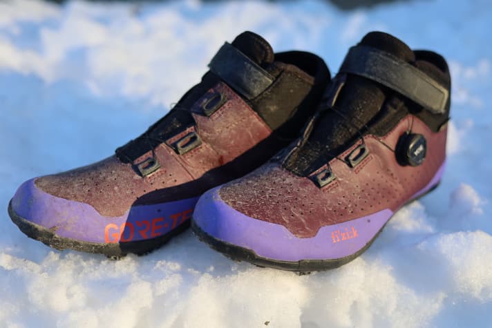 Bringen Farbe in den dunklen Winter-Alltag von Bikern: die Fizik Terra Artica GTX Winterschuhe.