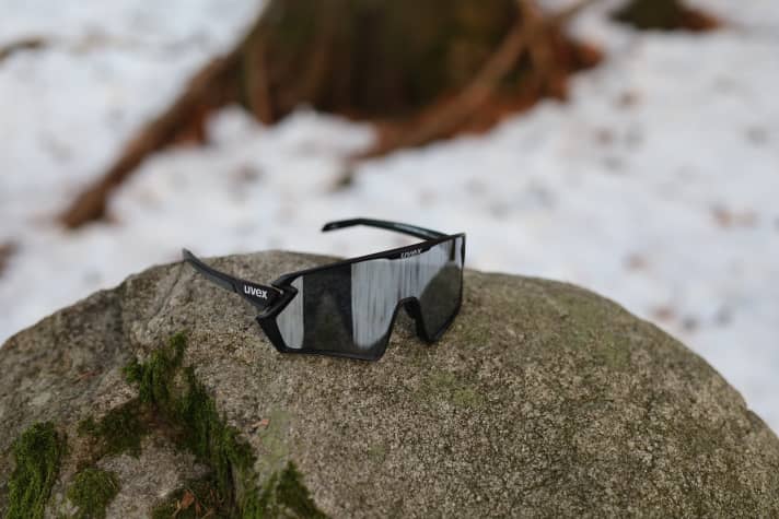 Das Glas der dunklen Wechselscheibe spiegelt leicht und bietet 100 Prozent UV-Schutz.