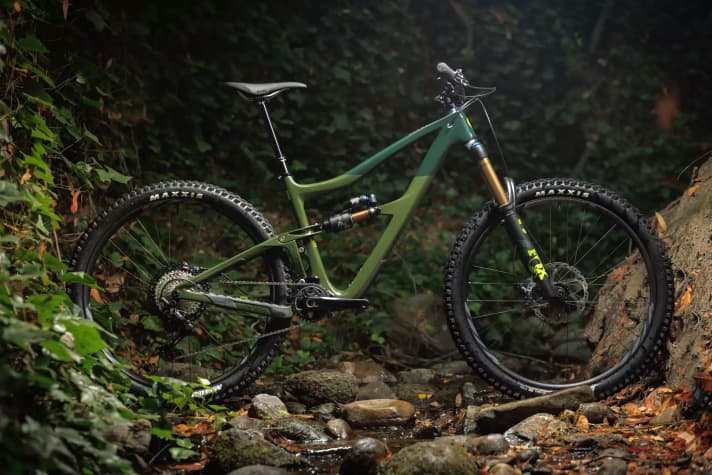 The Enduro Ibis Ripmo comes with new chainstays and the standardised UDH derailleur hanger.