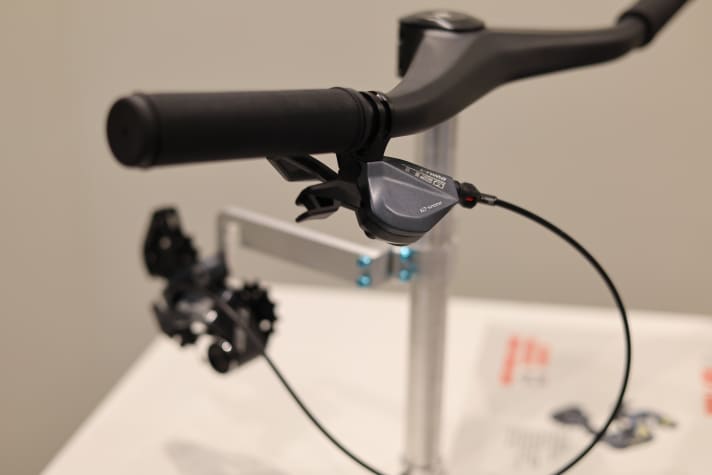 The new L-Twoo A12 gear lever at the Eurobike trade fair stand had a defined click-stop.