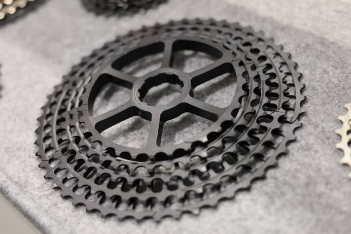 L-Twoo also has cassette extensions with sprockets with up to 52 teeth in its programme.