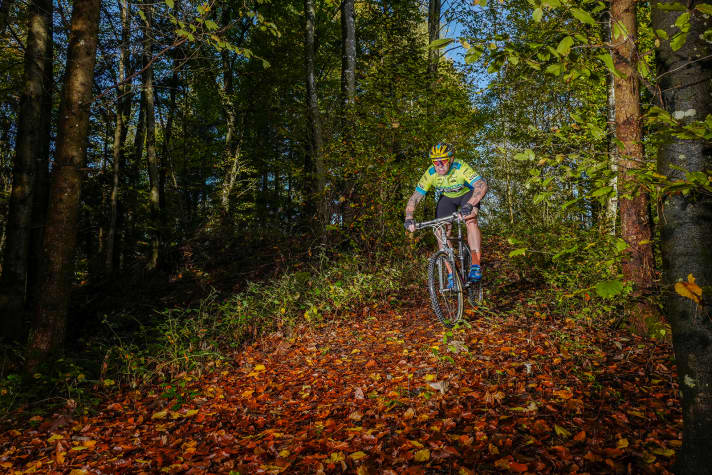 Was für ein Moment! BIKE-Reporter Henri Lesewitz ist der Erste, der diesem Yeti C-26 die Sporen gibt. Nur, hoffentlich geht nichts kaputt. | Stefan Utz