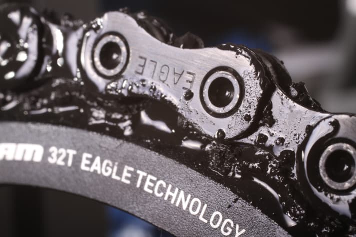   Spare parts for current gear groups are no problem, but it is more difficult to find the right parts for older drivetrains.