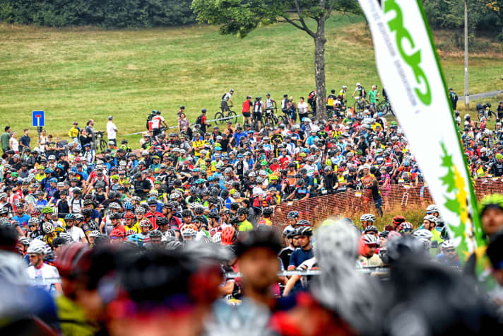   The small village of Seiffen on the border with the Czech Republic is actually known for its nutcrackers and carved Christmas decorations. On the first weekend in August, however, Seiffen is the centre of marathon sports.