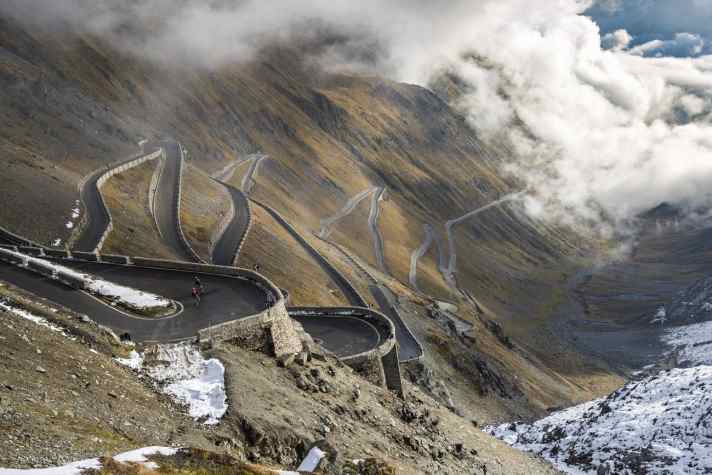 Space, space and more space without risky overtaking manoeuvres, exhaust fumes and annoying car noise.