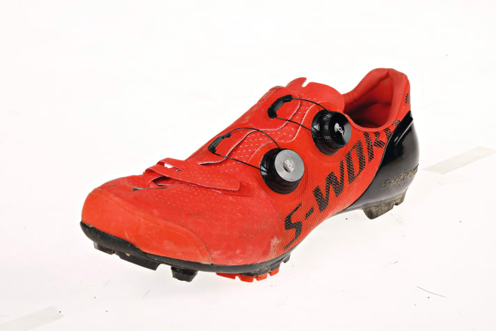 Leicht, steif, teuer. Mit nur 653 Gramm in Größe 44 ist der Specialized S-Works Recon ein puristischer Race-Schuh.