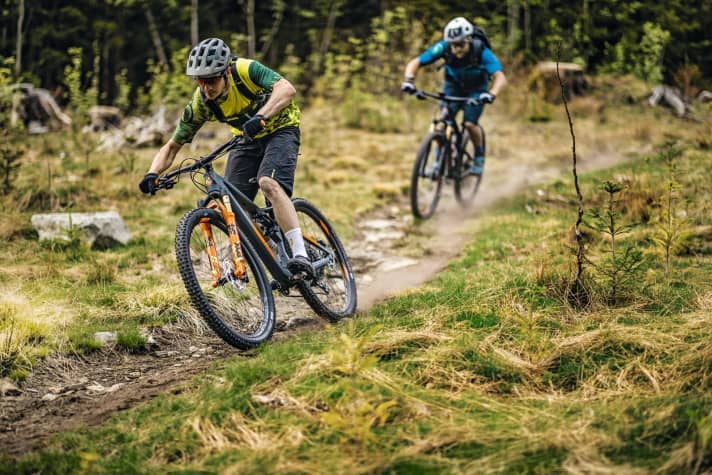   Low weight and convincing function make the 120 mm suspension forks the shooting stars of the scene and a guarantee of fun on the trail.