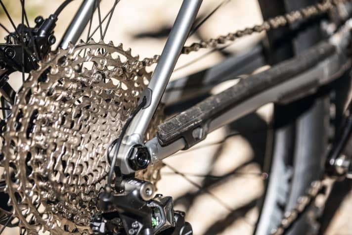   Der dicke Gummischutz macht Abfahrten leiser.