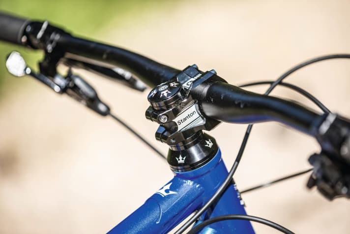   Add-on parts such as the short stub stem or the hubs also come from Stanton.