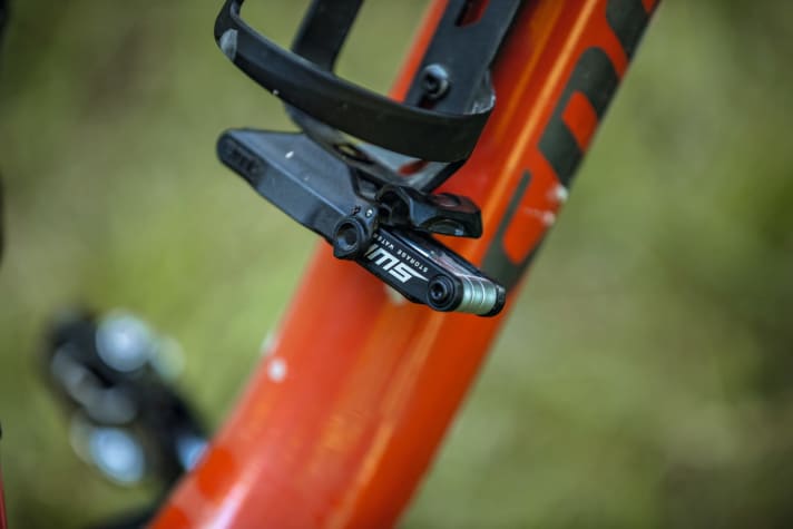   The mini tool on the bottle cage creates space in the jersey pocket and is quickly to hand.