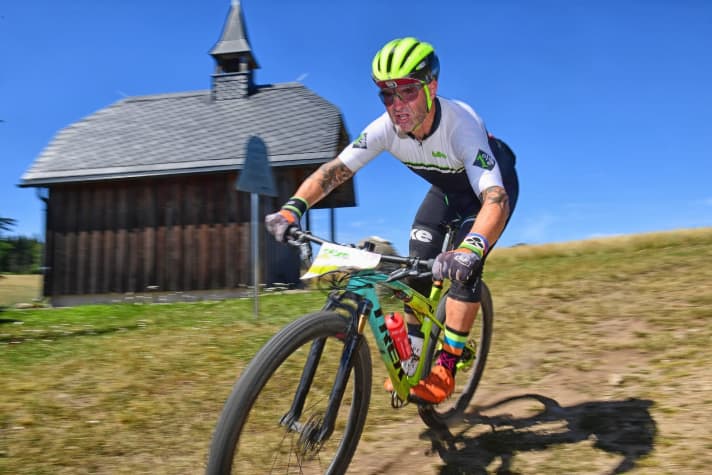   BIKE editor-in-chief Henri Lesewitz is a regular at the EBM. Here on the classic 100-kilometre distance of the 2020 edition, which was held in individual mode due to the pandemic.