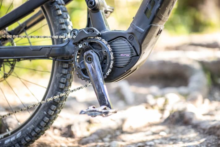   The facts about the Shimano EP8: 2.52 kilos (EMTB measurement), 3 speed levels that can be customised via app. Max. Torque on the EMTB test bench: 79 Newton metres. 