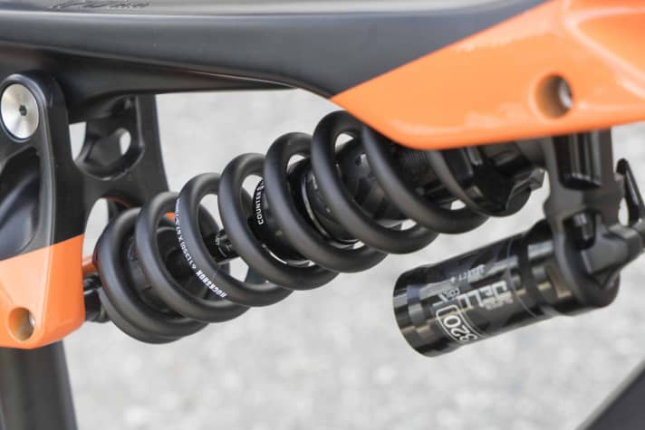   The steel spring damper is designed to provide a maximum of 170 millimetres of suspension travel and ensure a fine response.