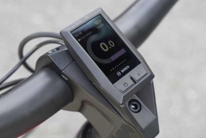  Beim Display setzt KTM auf die kompaktere Kiox-Variante. Mittig auf dem Vorba installiert hat der Fahrer so die wichtigsten Daten immer im Blick.