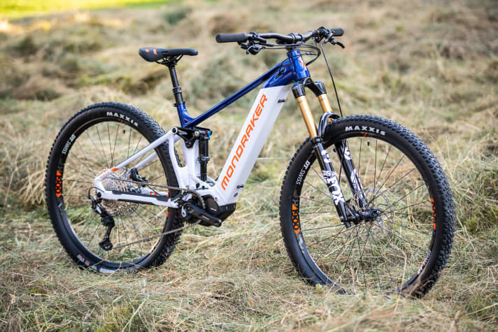   Das Topmodell Dusk RR markiert mit Fox Factory-Gabel und Shimano-Antrieb das obere Ende der Fahnenstange. Ein günstigeres Modell mit Fox Performance und Sram-Antrieb gibt es weiterhin, beide kommen mit Shimanos neuem EP8.