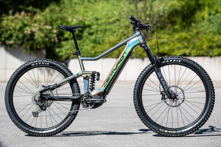   In addition to the No Pogo with Bosch drive, Centurion now also offers some Shimano models with steel spring shock absorbers.  In the picture: The value-for-money model R2600i for 4999 euros.