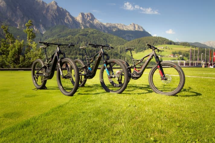   Mit dem neuen Turbo Levo bringt Specialized eine ganze Palette an E-Mountainbikes. Ein Hardtail und zwei Damen-Modelle gehören ebenfalls dazu.