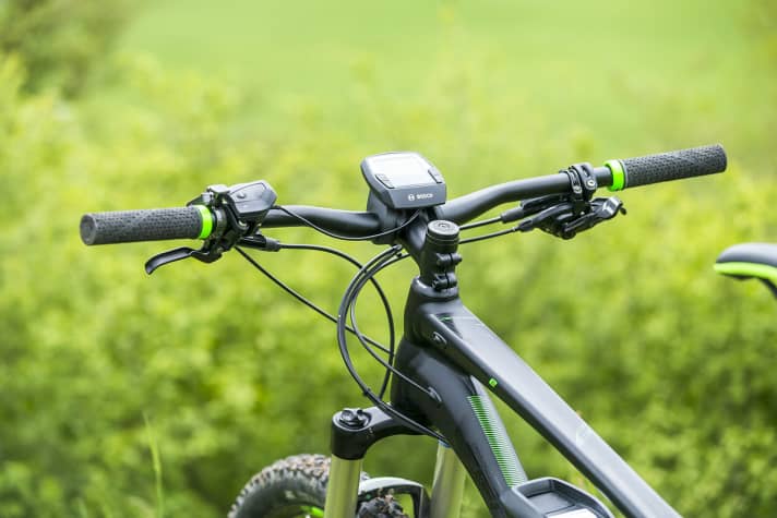 The handlebars are pleasantly wide and the brake levers are well positioned. Unfortunately, the Bosch drive unit struggled with a loose contact, presumably on the display.