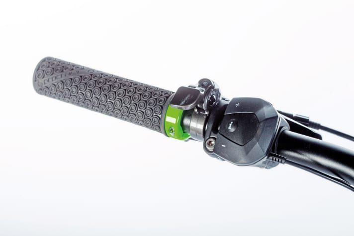 The thumb switch on the handlebars of the Bosch-powered Ghost bikes is easy and intuitive to operate. However, this does not apply to the push assist.