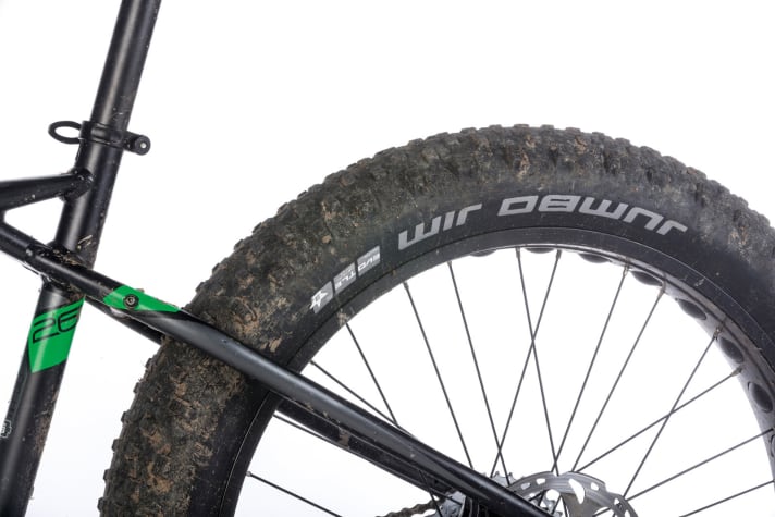 Fattening up: The Jumbo Jim tyres from Schwalbe in a generous 4.0 size give the Bulls Monster ES its unmistakable look.