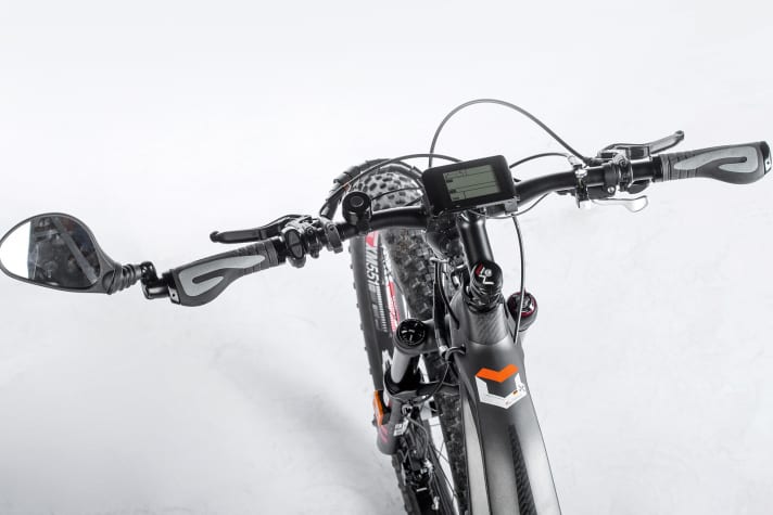   A necessary evil: The rear-view mirror is a must for S-Pedelecs like the M1 Spitzing Plus.