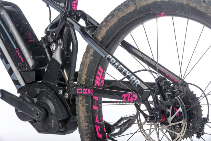   Vorwärts geht’s beim Crafty RR+ nicht nur mit der langen Geometrie, sondern auch dank seines effizienten, schluckfreudigen Fahrwerks mit 140 Millimetern Federweg. 