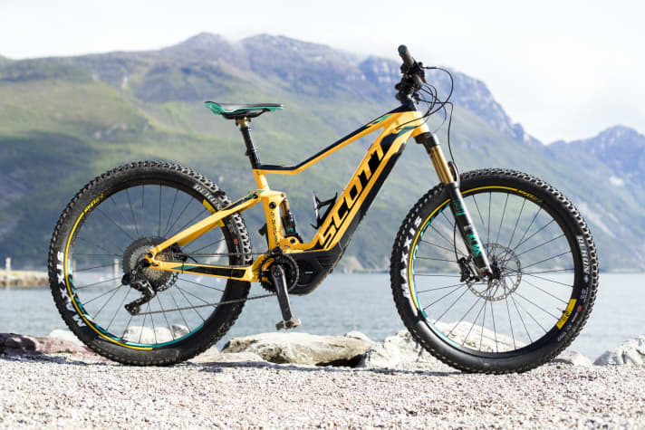 The top model E-Spark 700 Tuned Plus comes with top equipment and a chic paint finish.