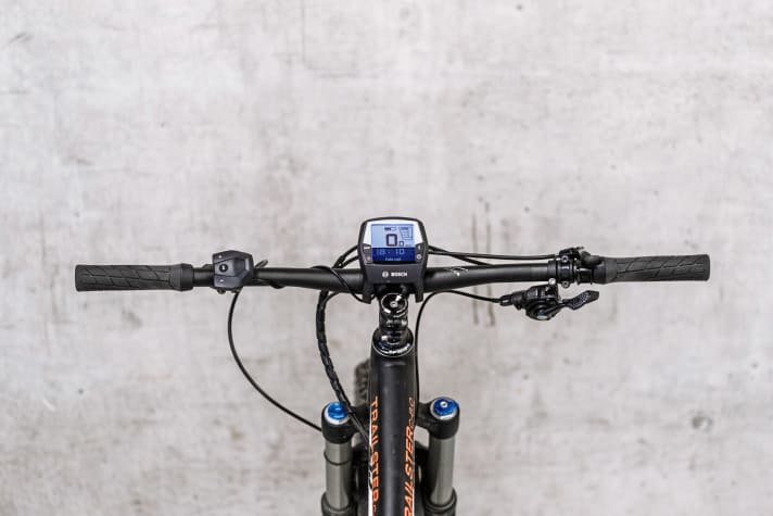    BOSCH: Im Vergleich zum größeren Bosch-Intuvia (Foto 2) fallen die Ziffern natürlich kleiner aus. Der Intuvia-Umschalter neben dem Griff gibt wesentlich besseres Feedback beim Umschalten.­­­